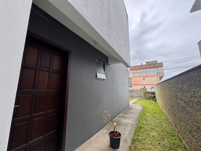 Sobrado 3 quartos e 3 banheiros, à venda, no bairro São João do Rio Vermelho em Florianópolis