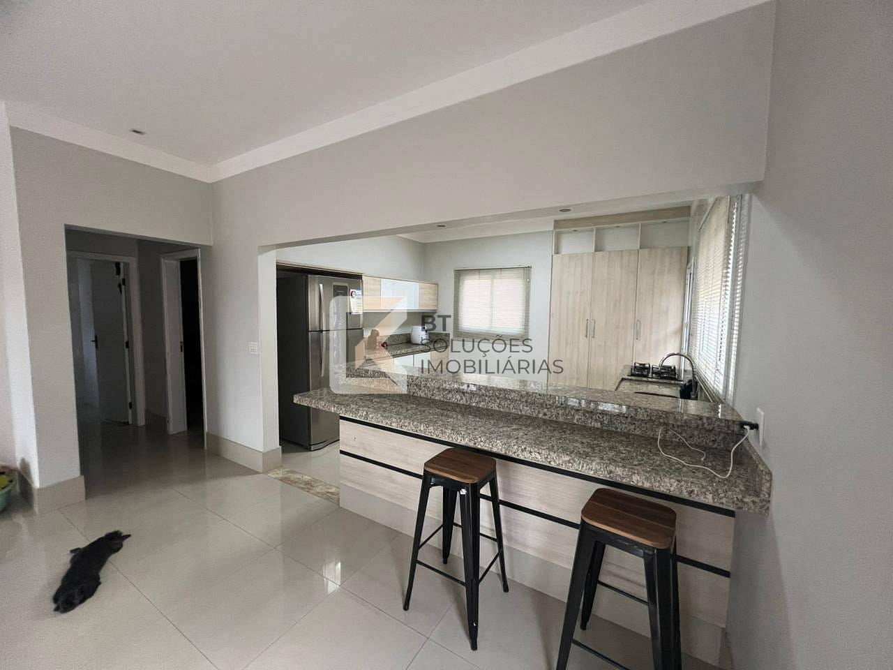 Sobrado à venda com 3 quartos, 214m² - Foto 2