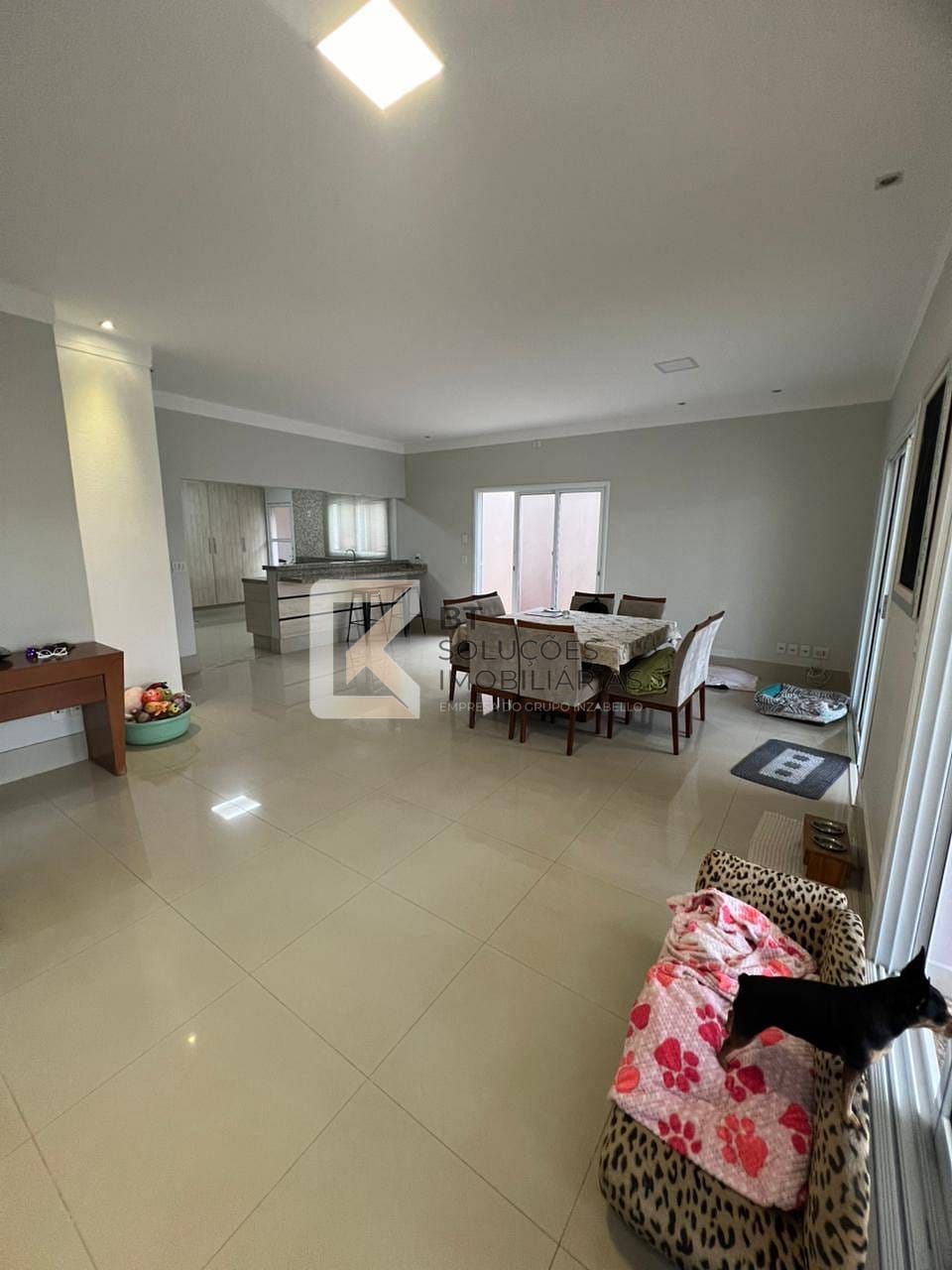 Sobrado à venda com 3 quartos, 214m² - Foto 1