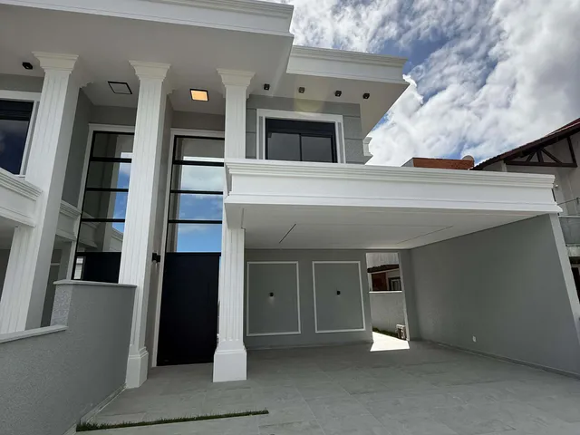 Sobrado com 225m² 3 quartos e 3 banheiros, à venda, no bairro Ingleses do Rio Vermelho em Florianópolis