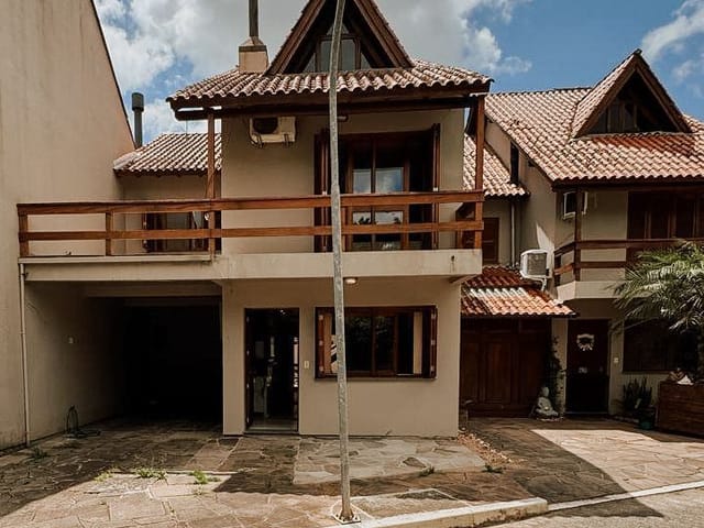 Sobrado 3 quartos e 1 banheiro, à venda, no bairro Guarujá em Porto Alegre