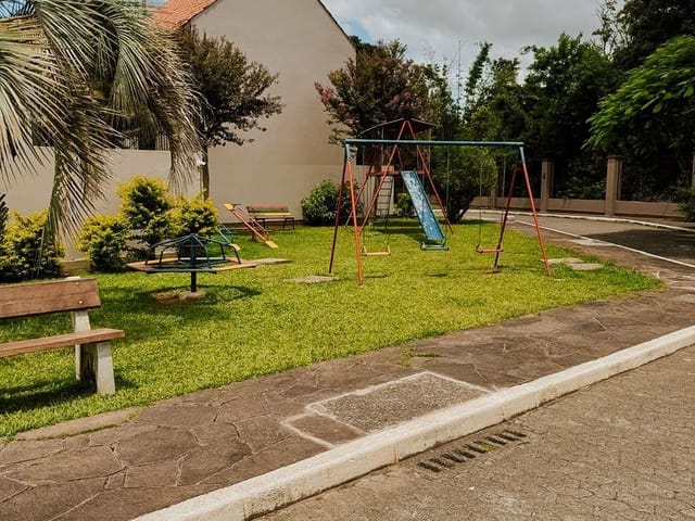 Sobrado 3 quartos e 1 banheiro, à venda, no bairro Guarujá em Porto Alegre