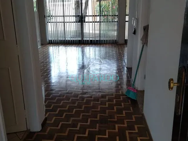 Sobrado com 360m² 3 quartos e 3 banheiros, à venda ou para alugar, no bairro Iguaçu em Londrina