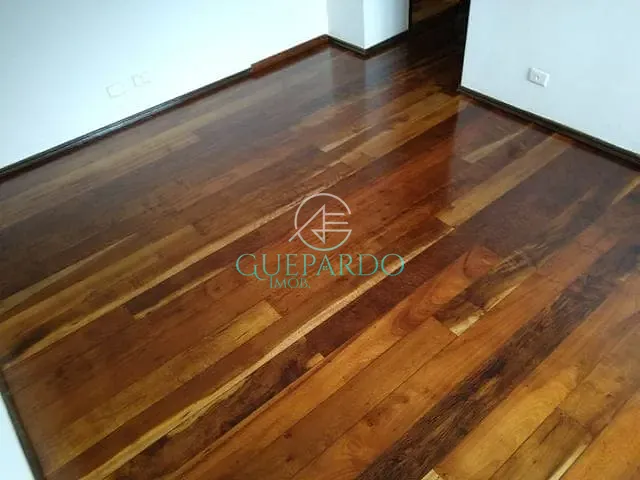 Sobrado com 360m² 3 quartos e 3 banheiros, à venda ou para alugar, no bairro Iguaçu em Londrina