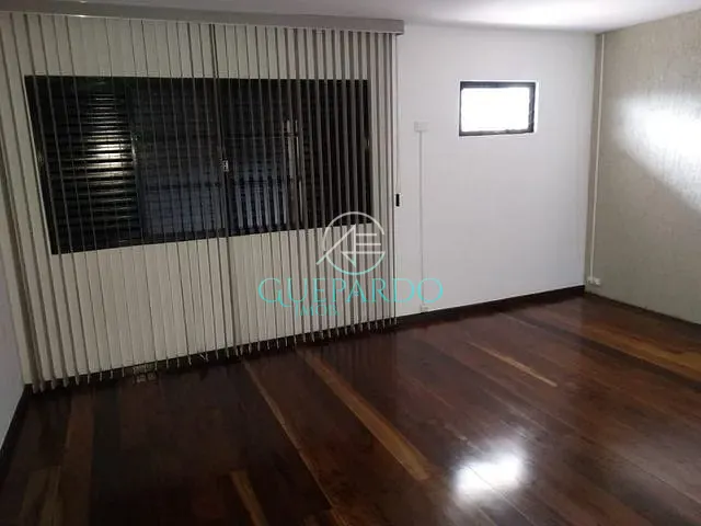 Sobrado com 360m² 3 quartos e 3 banheiros, à venda ou para alugar, no bairro Iguaçu em Londrina