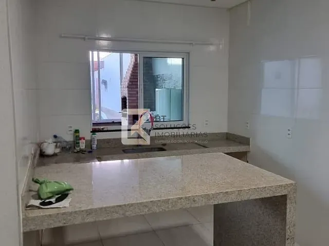 Sobrado 3 quartos e 2 banheiros, à venda, no bairro Parque Residencial Sabiás em Indaiatuba