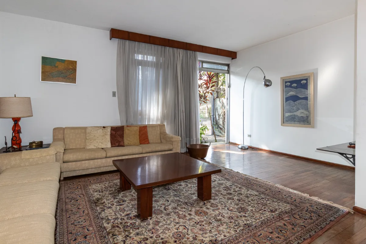 Sobrado para venda em Moema com 5 quartos, sendo 1 suíte, 209m²
