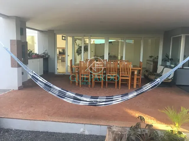 Sobrado com 1000m² 5 quartos e 7 banheiros, à venda, no bairro Mediterrâneo em Londrina