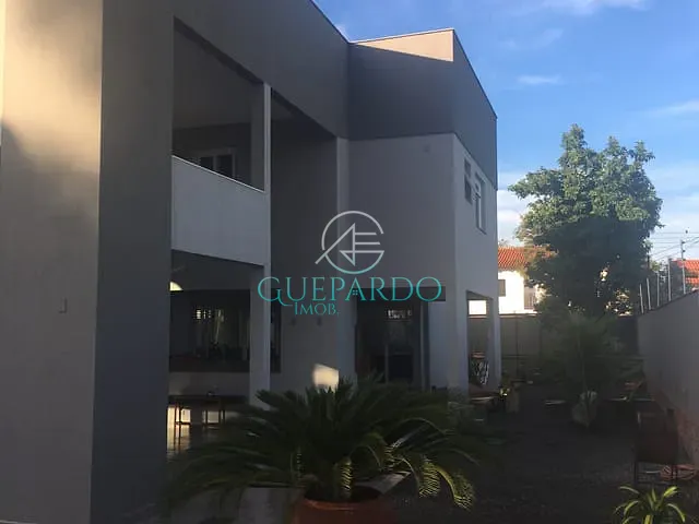 Sobrado com 1000m² 5 quartos e 7 banheiros, à venda, no bairro Mediterrâneo em Londrina