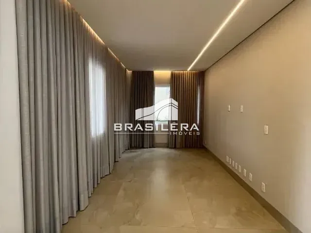 Sobrado com 568m² 5 quartos e 6 banheiros, à venda, no bairro Residencial Goiânia Golfe Clube em Goiânia