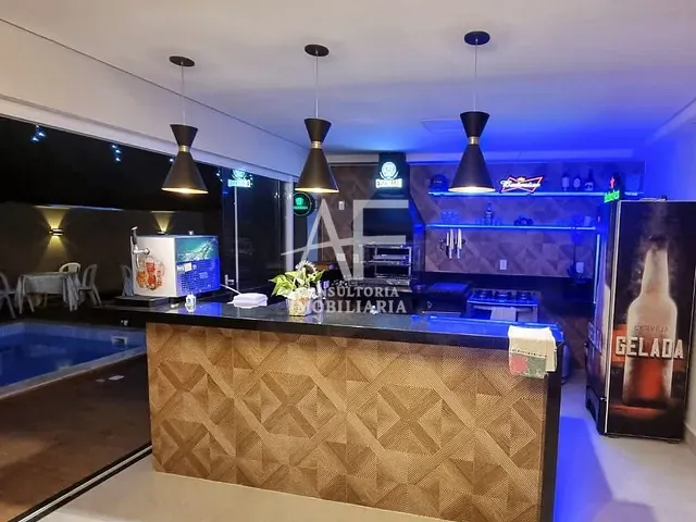 Sobrado com 315m² 4 quartos e 4 banheiros, à venda, no bairro Itapecerica em Taubaté