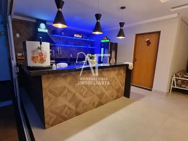 Sobrado com 315m² 4 quartos e 4 banheiros, à venda, no bairro Itapecerica em Taubaté