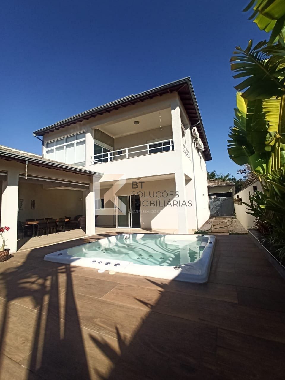 Casa, 3 quartos, 353 m² - Foto 1