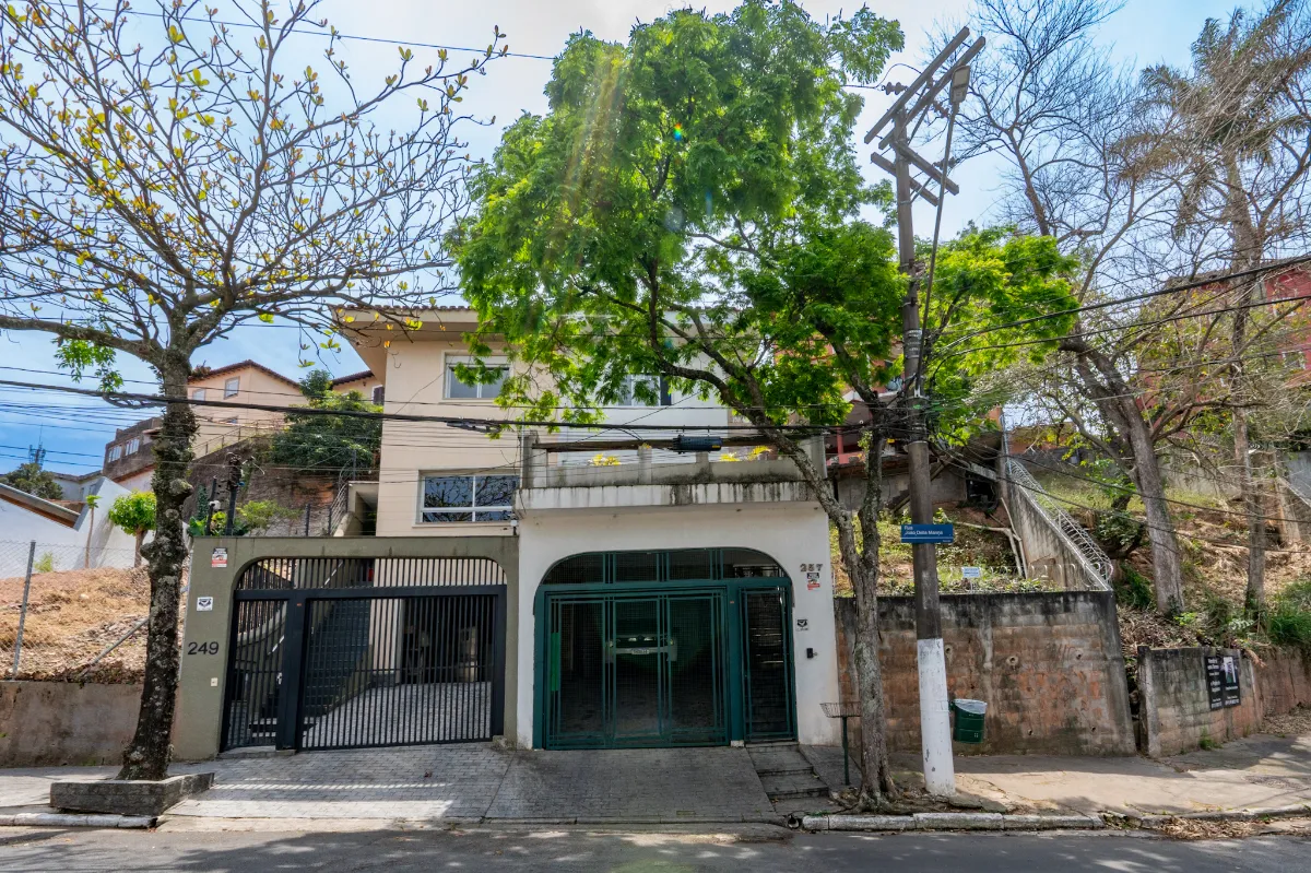 Sobrado para venda em Rolinópolis com 4 quartos, sendo 2 suítes, 225m²