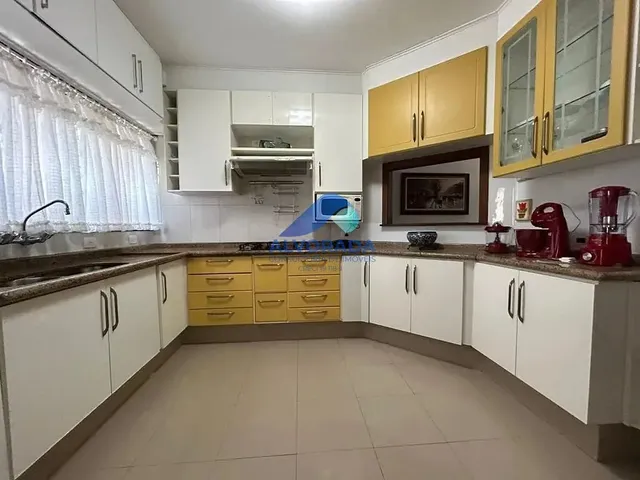 Sobrado com 10m² 5 quartos e 6 banheiros, à venda, no bairro Vila Capivari em Campos Do Jordão