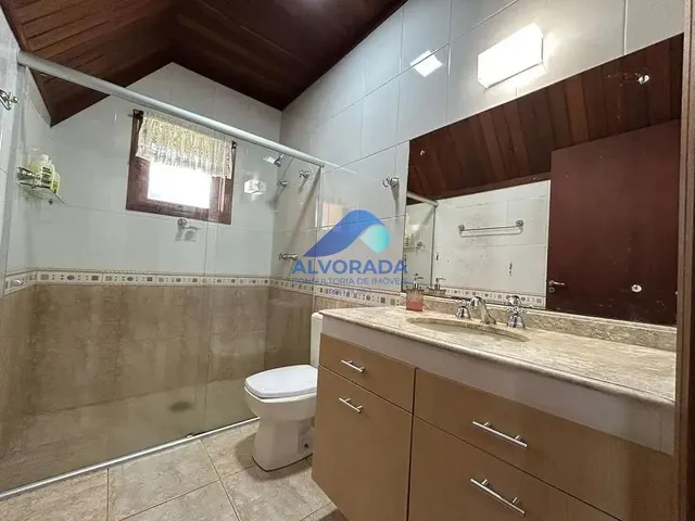 Sobrado com 10m² 5 quartos e 6 banheiros, à venda, no bairro Vila Capivari em Campos Do Jordão