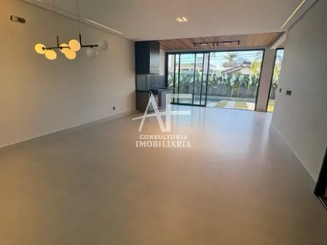Sobrado com 447m² 4 quartos e 6 banheiros, à venda, no bairro Condomínio Village Taubaté em Taubaté