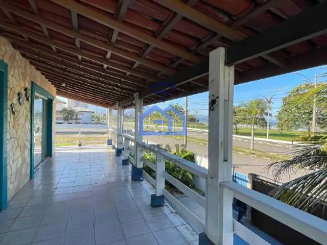 Sobrado com 430m² 5 quartos e 5 banheiros, para alugar, no bairro Praia das Palmeiras em Caraguatatuba