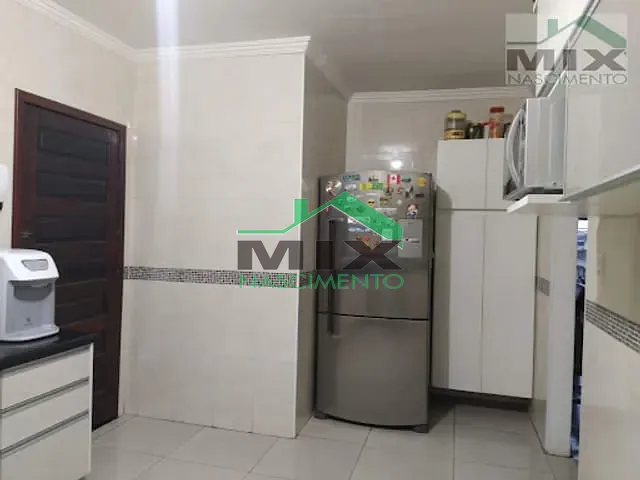 Casa com 262m² 4 quartos e 4 banheiros, à venda, no bairro Canhema em Diadema