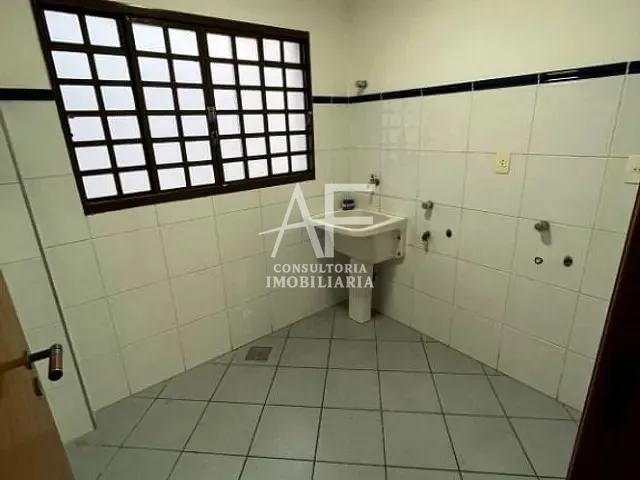 Sobrado com 195m² 3 quartos e 4 banheiros, à venda, no bairro Vila São Geraldo em Taubaté