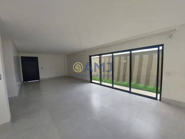 Sobrado com 300m² 4 quartos e 5 banheiros, à venda, no bairro Jardins Barcelona em Senador Canedo