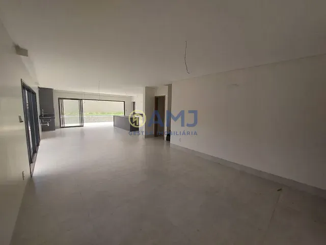 Sobrado com 300m² 4 quartos e 5 banheiros, à venda, no bairro Jardins Barcelona em Senador Canedo