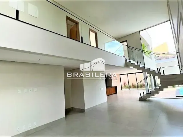 Sobrado com 300m² 4 quartos e 6 banheiros, à venda, no bairro Jardins Madri em Goiânia