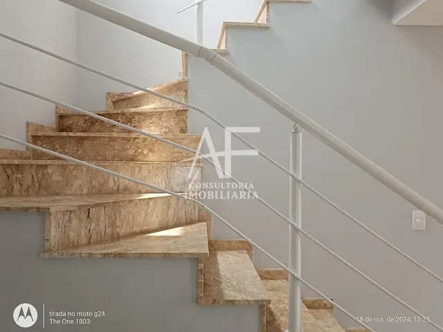 Sobrado com 121m² 3 quartos e 2 banheiros, à venda, no bairro Vila Areao em Taubaté