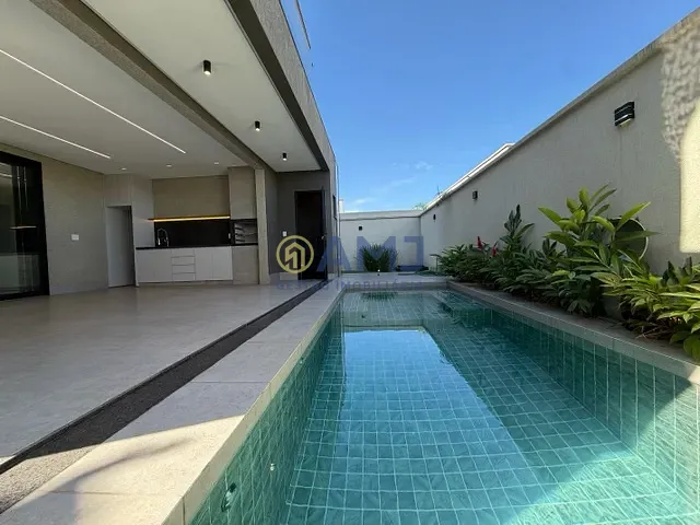 Sobrado com 325m² 5 quartos e 6 banheiros, à venda, no bairro Parqville Jacarandá em Aparecida de Goiânia