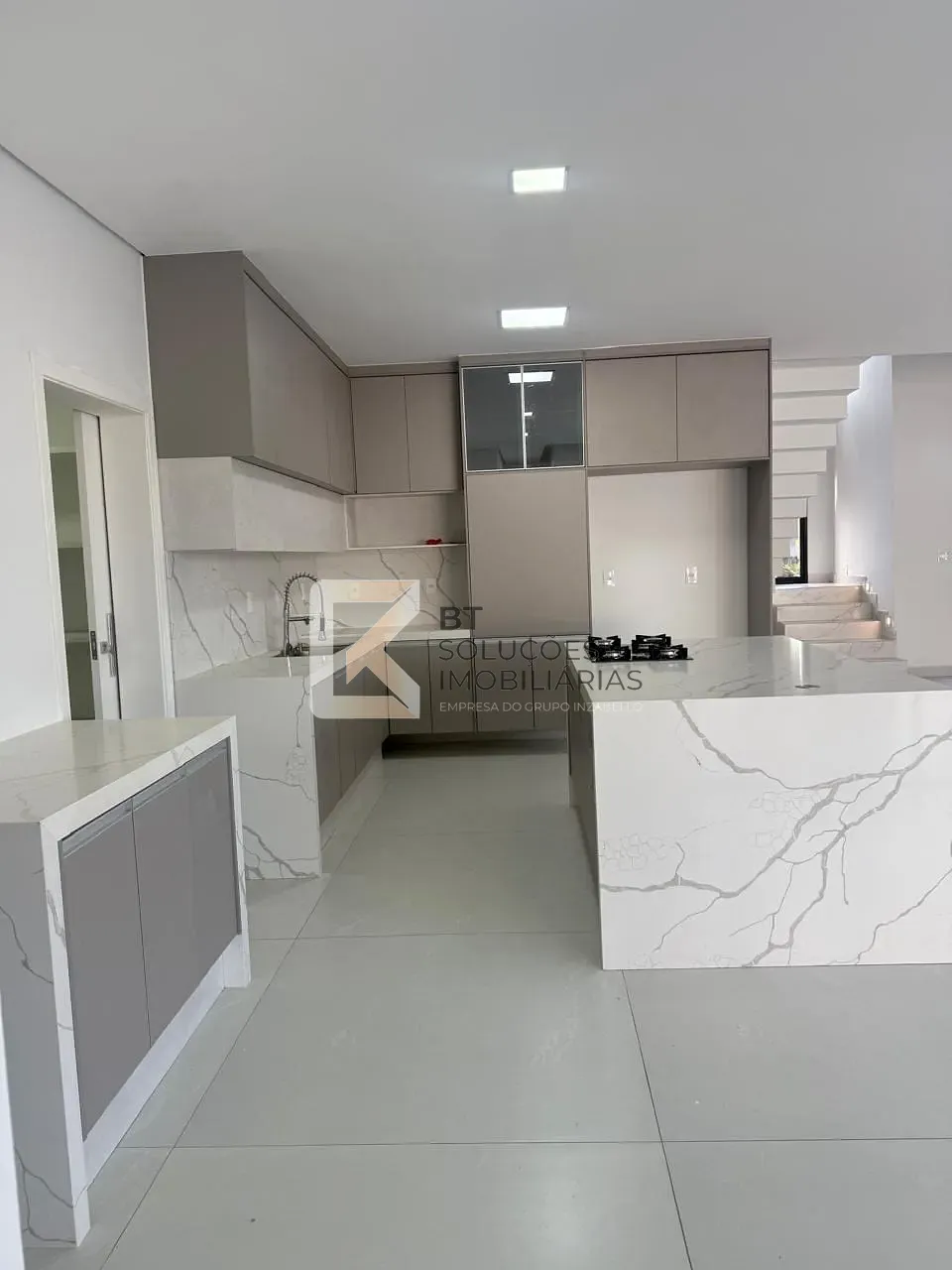 Sobrado, 3 quartos, 328 m² - Foto 7