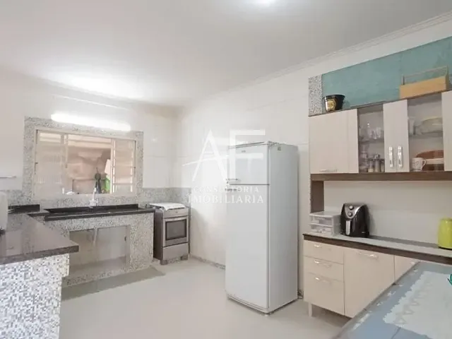 Sobrado com 275m² 3 quartos e 2 banheiros, à venda, no bairro Jardim Satélite em São José dos Campos