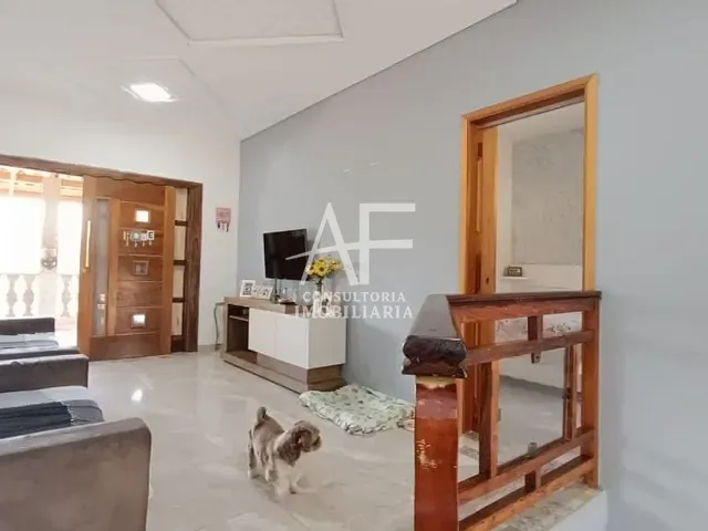 Sobrado com 275m² 3 quartos e 2 banheiros, à venda, no bairro Jardim Satélite em São José dos Campos