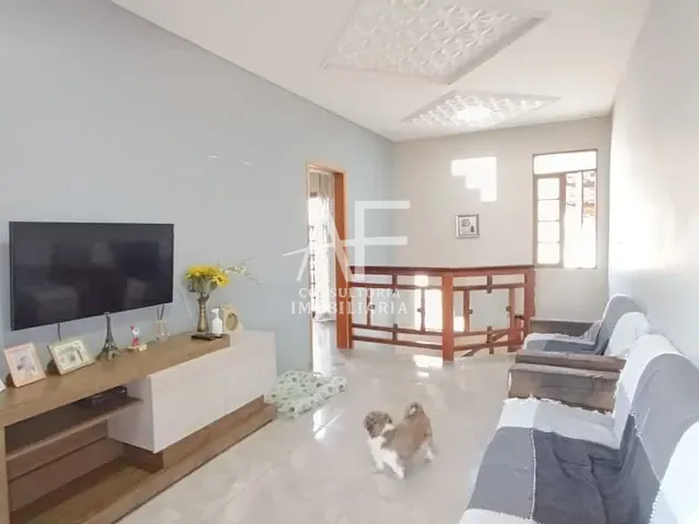 Sobrado com 275m² 3 quartos e 2 banheiros, à venda, no bairro Jardim Satélite em São José dos Campos