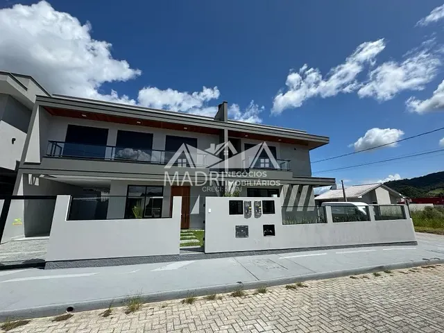 Sobrado com 111m² 3 quartos e 1 banheiro, à venda, no bairro Forquilhas em São José