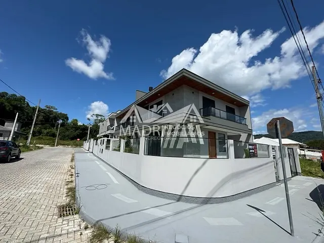 Sobrado com 111m² 3 quartos e 1 banheiro, à venda, no bairro Forquilhas em São José