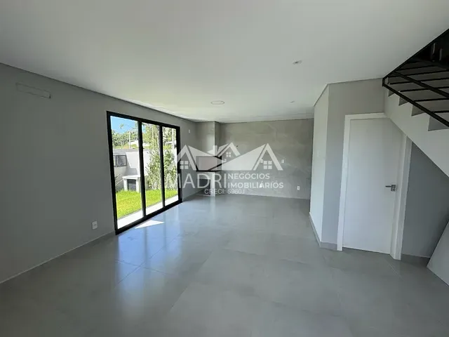 Sobrado com 111m² 3 quartos e 1 banheiro, à venda, no bairro Forquilhas em São José