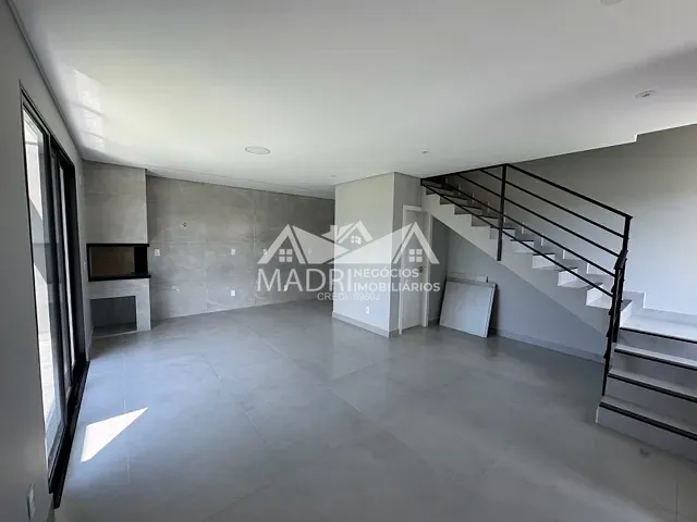 Sobrado com 111m² 3 quartos e 1 banheiro, à venda, no bairro Forquilhas em São José