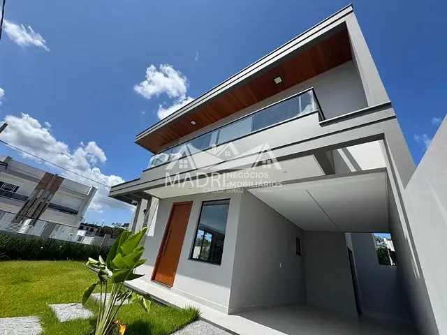 Sobrado com 111m² 3 quartos e 1 banheiro, à venda, no bairro Forquilhas em São José