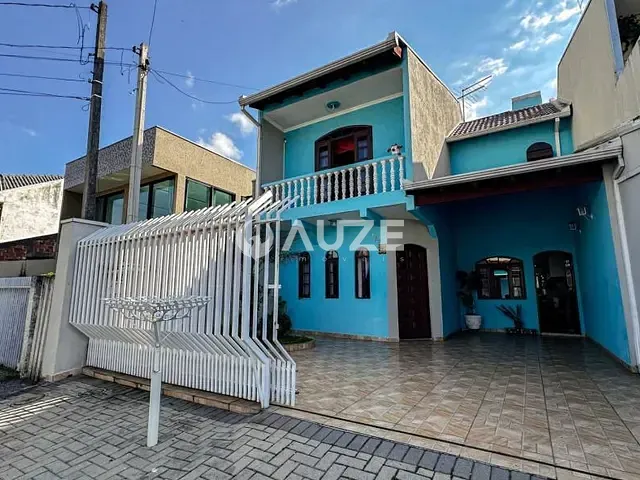 Sobrado com 250m² 5 quartos e 4 banheiros, à venda, no bairro Fazendinha em Curitiba
