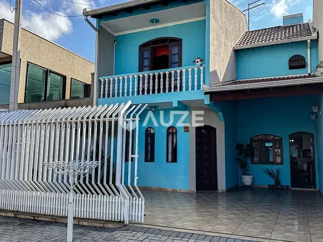 Sobrado com 250m² 5 quartos e 4 banheiros, à venda, no bairro Fazendinha em Curitiba
