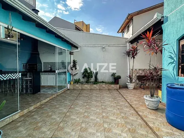 Sobrado com 250m² 5 quartos e 4 banheiros, à venda, no bairro Fazendinha em Curitiba