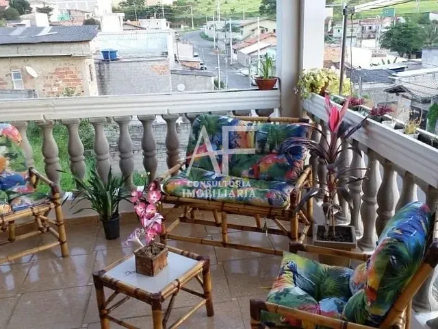 Sobrado com 232m² 2 quartos e 2 banheiros, à venda ou para alugar, no bairro Chácaras Silvestre em Taubaté
