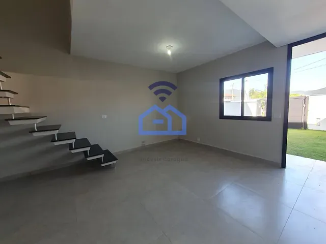 Sobrado com 128m² 2 quartos e 2 banheiros, à venda, no bairro Jardim Tarumãs em Caraguatatuba