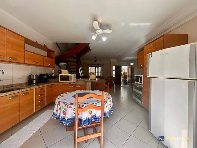 Sobrado 3 quartos e 4 banheiros, à venda, no bairro Maitinga em Bertioga