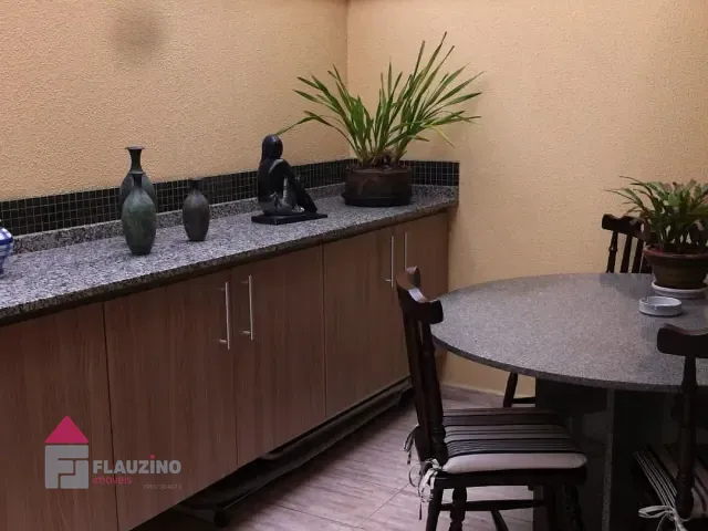 Sobrado com 120m² 3 quartos e 2 banheiros, à venda, no bairro Campo Limpo em São Paulo