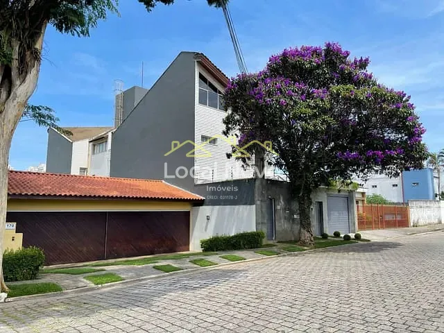 Sobrado com 500m² 4 quartos e 4 banheiros, à venda ou para alugar, no bairro Cidade Maia em Guarulhos