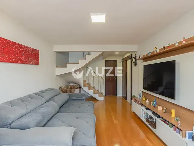 Sobrado com 135m² 3 quartos e 2 banheiros, à venda, no bairro Guabirotuba em Curitiba