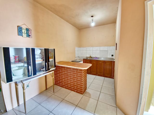 Casa com 300m² 2 quartos e 2 banheiros, à venda, no bairro Centro em Pelotas