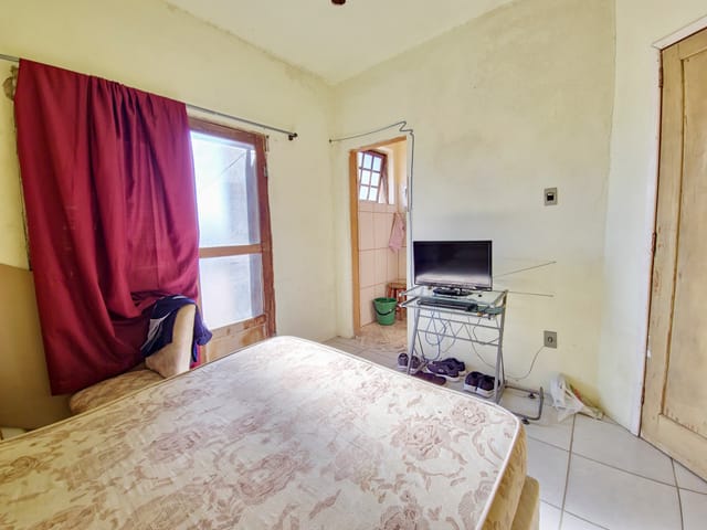 Casa com 300m² 2 quartos e 2 banheiros, à venda, no bairro Centro em Pelotas