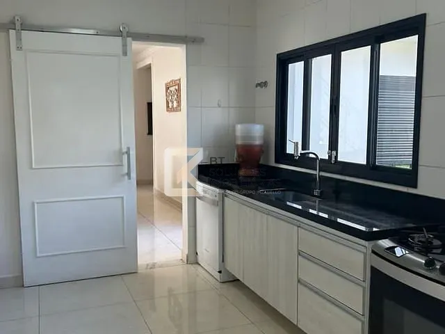 Sobrado com 300m² 3 quartos e 2 banheiros, à venda, no bairro Jardim Residencial Maria Dulce em Indaiatuba